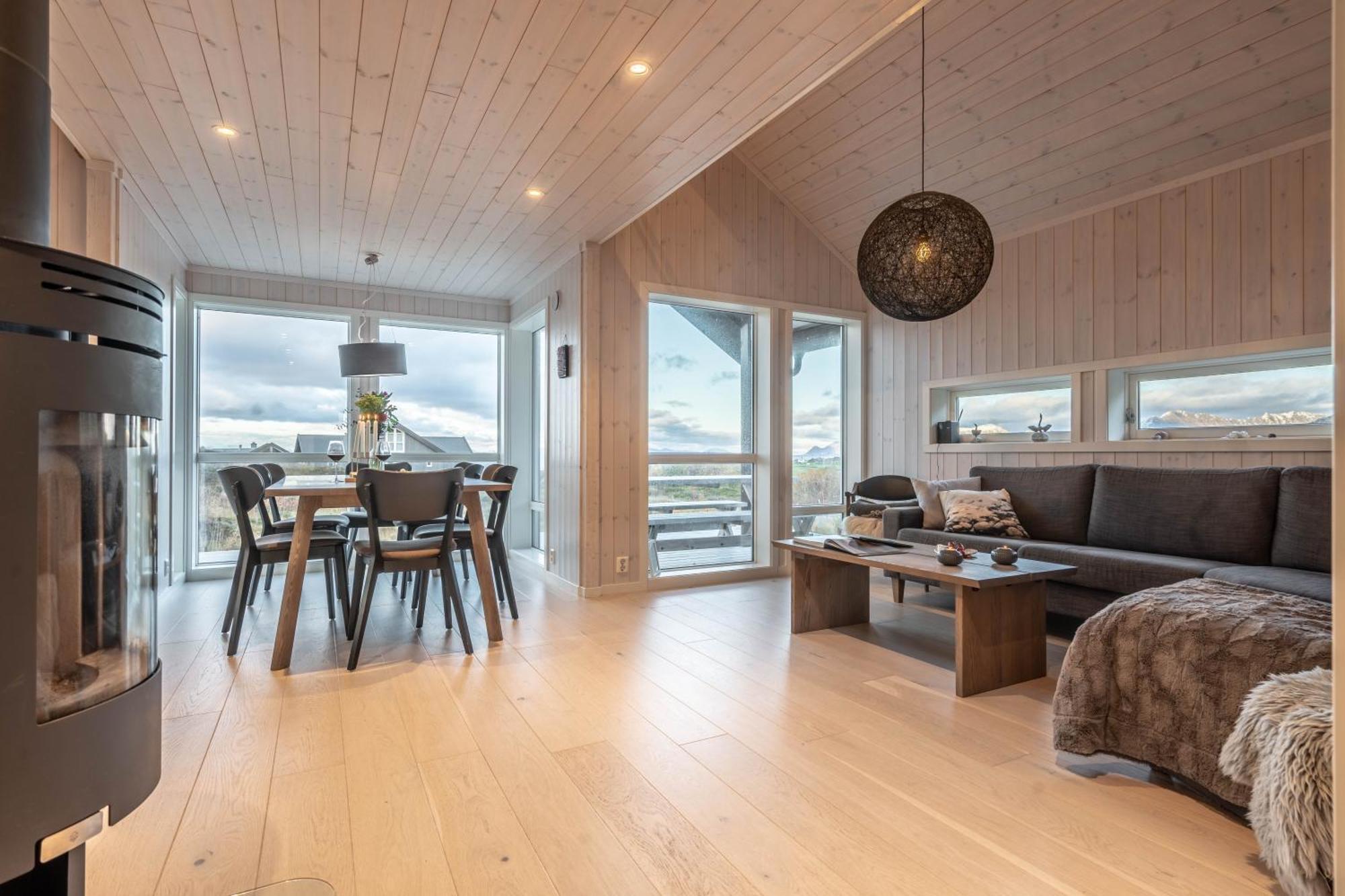 Lofoten Links *